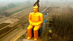 36-метровую позолоченную статую Мао Цзэдуна возвели в Китае