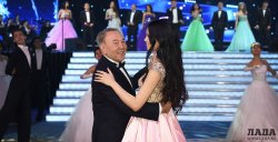 «Мисс Казахстан-2015» станцевала на новогоднем балу с Президентом