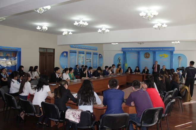 В Алмате выбирают молодого талантливого журналиста